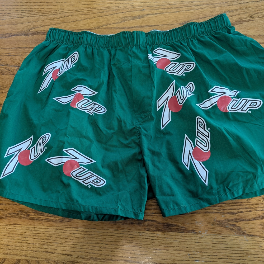 7UP Green Logo Shorts XL - Picture 7 of 7